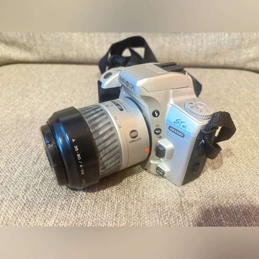 NEW: Minolta Dynax 404si Maxim ST si Camera w/ Carry Case and Batteries